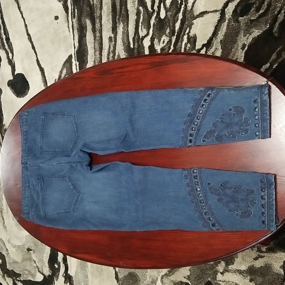 Ankle jeans with embroidery - Picture 2 of 6